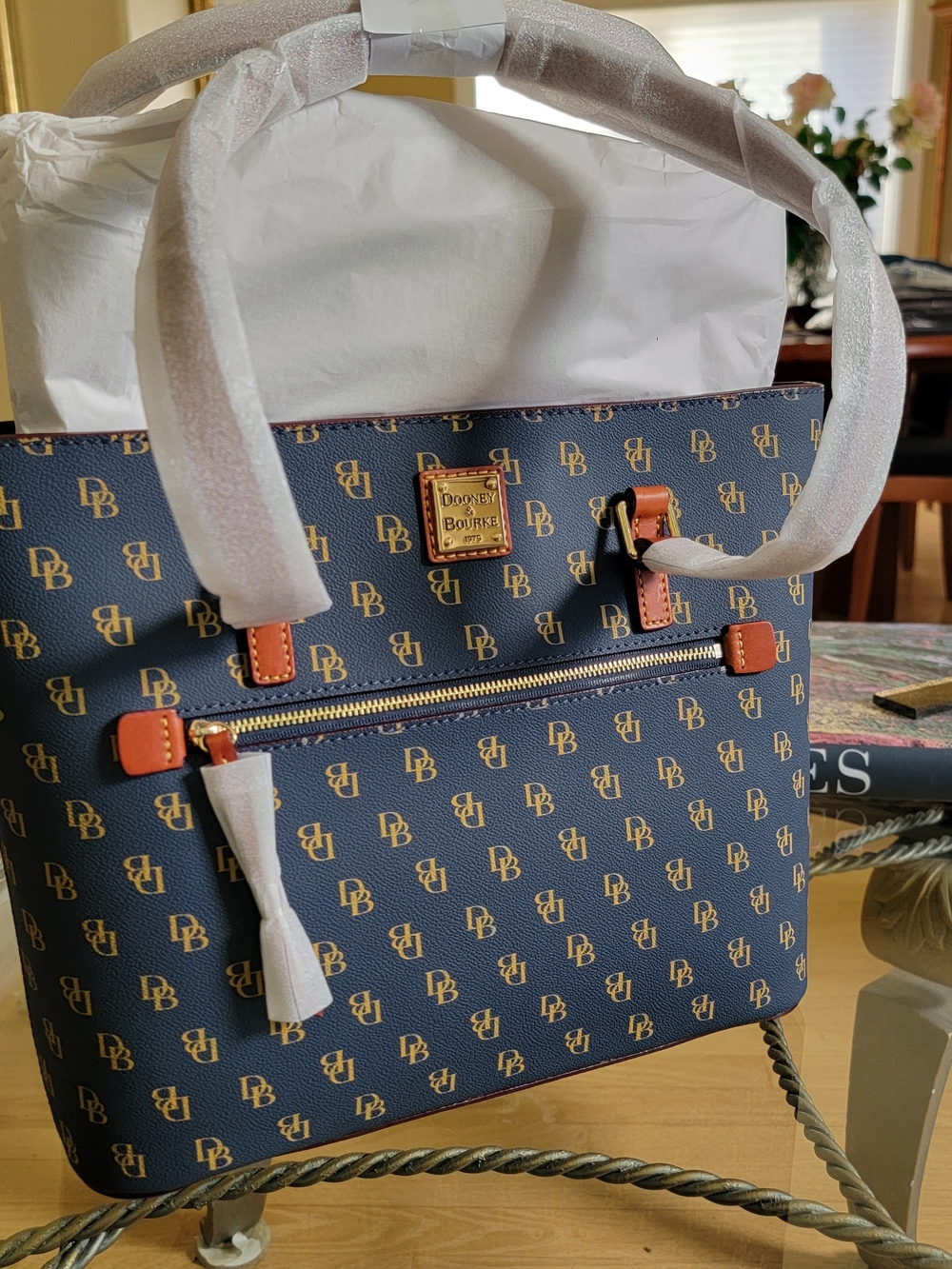 Dooney & Bourke NWT Gretta Navy Shopper Tote - Picture 4 of 12